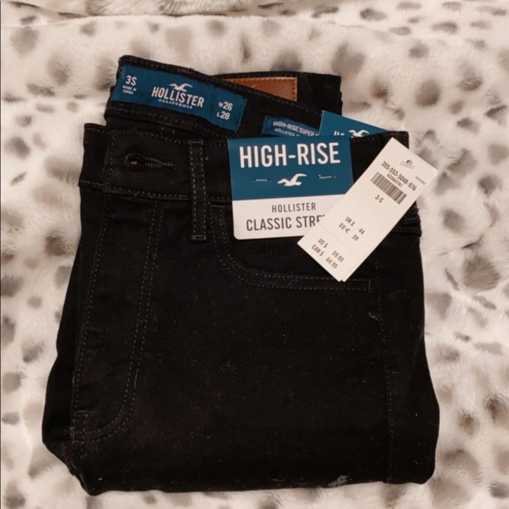 💗Hollister Black Distressed Denim